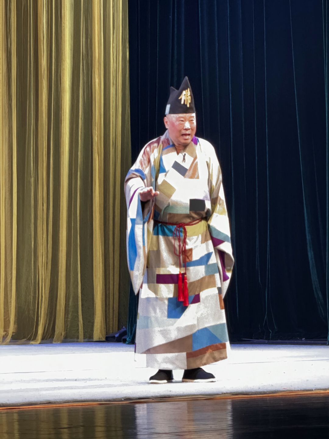 郭德纲被立案的理由是“未报备变更”,不是“改编红歌”:处罚量级和后续演出的真实代价,都藏在这个差别里