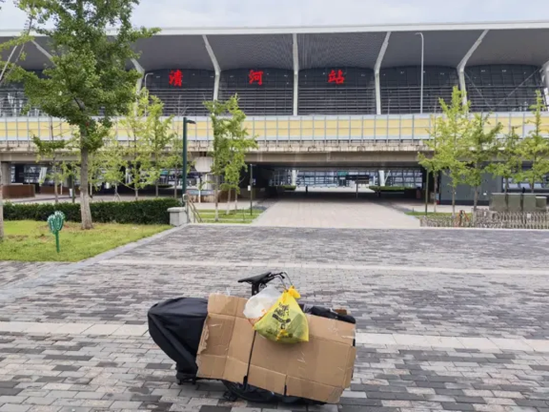 环青海湖360公里:自带车进不了火车站,租车两三百,9月中旬前的三本账算给你看