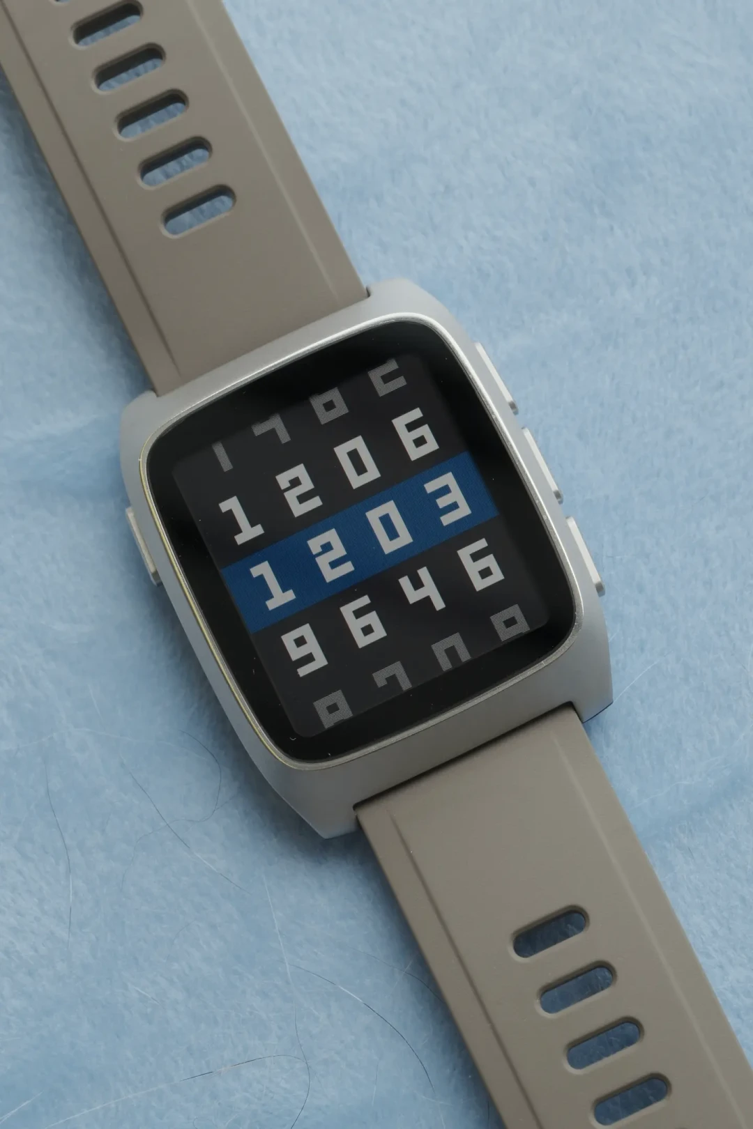 等了十年的 Pebble Time 2 终于发货：官网225美元、到手约290美元、保修只有30天，为情怀掏钱前先算这三笔账