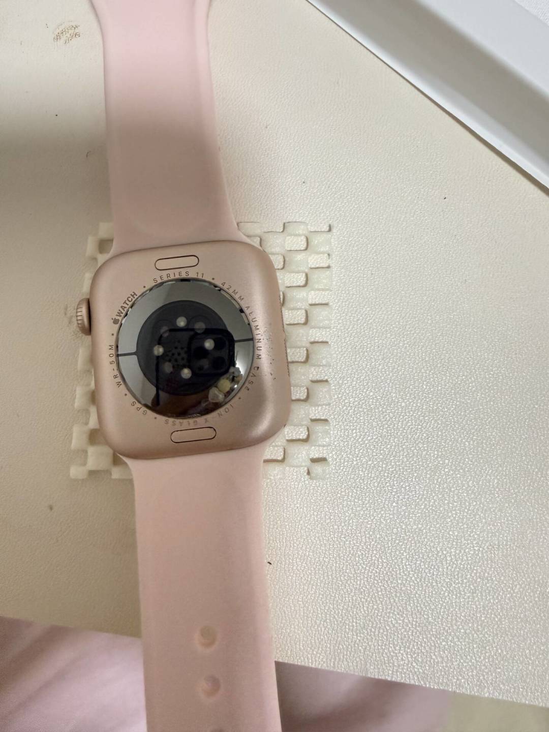 Apple Watch S10/S11掉漆,过保也能免费换新?我翻遍全网真实案例,讲清规则、流程和坑