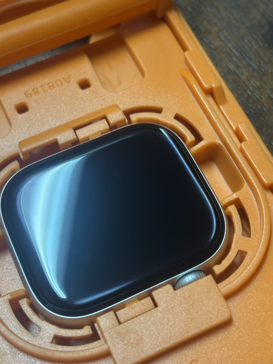 Apple Watch贴不贴膜吵了几年,真相是:你选什么型号,答案就注定了