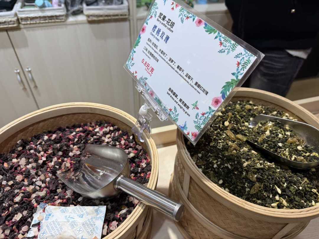把奶茶换成果茶就更健康?实测一杯水果茶的糖最高抵22块方糖,你在家泡出的那点甜,多半是加出来的