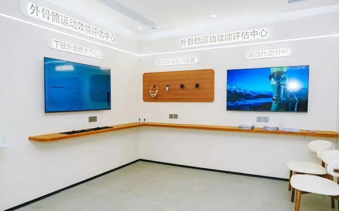 海尔开始卖“腿”了:15999元的外骨骼W3,给父母买之前先想清楚三件事