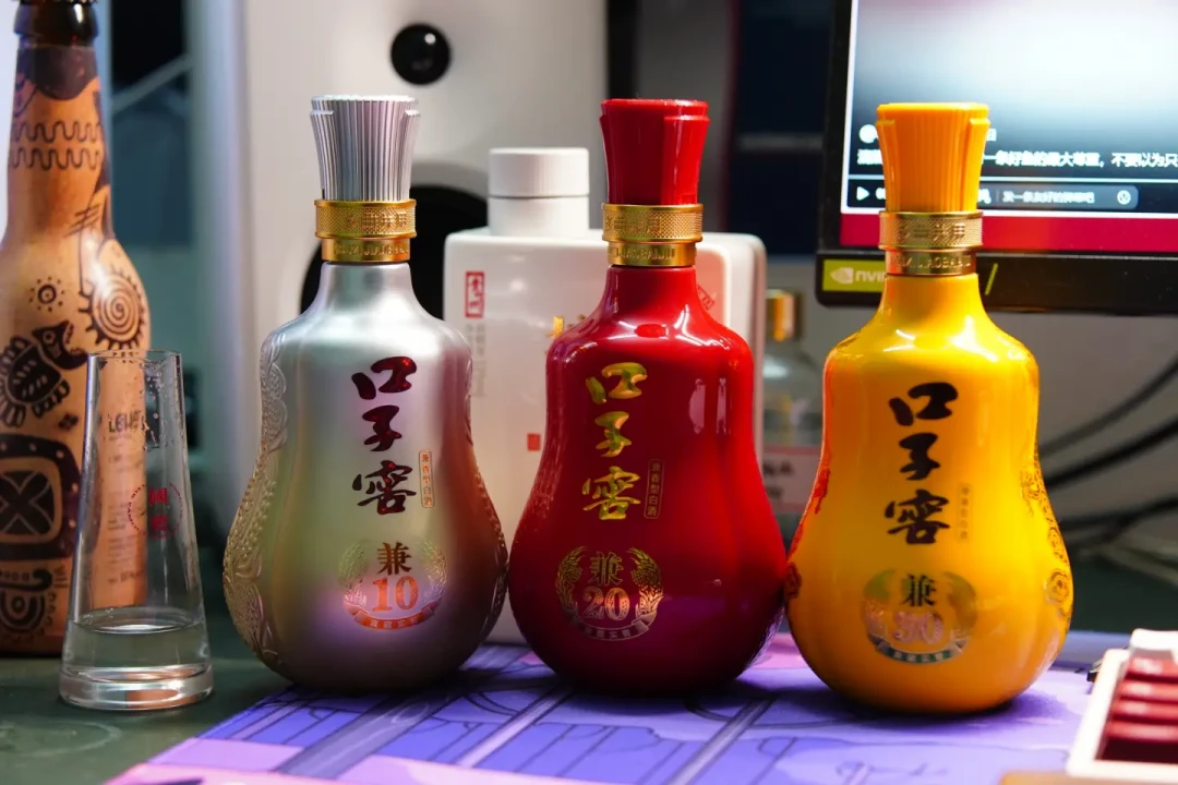 口子窖有两种“20年”：“二十年型”和“兼20”不是一瓶酒，两条线我全捋了一遍