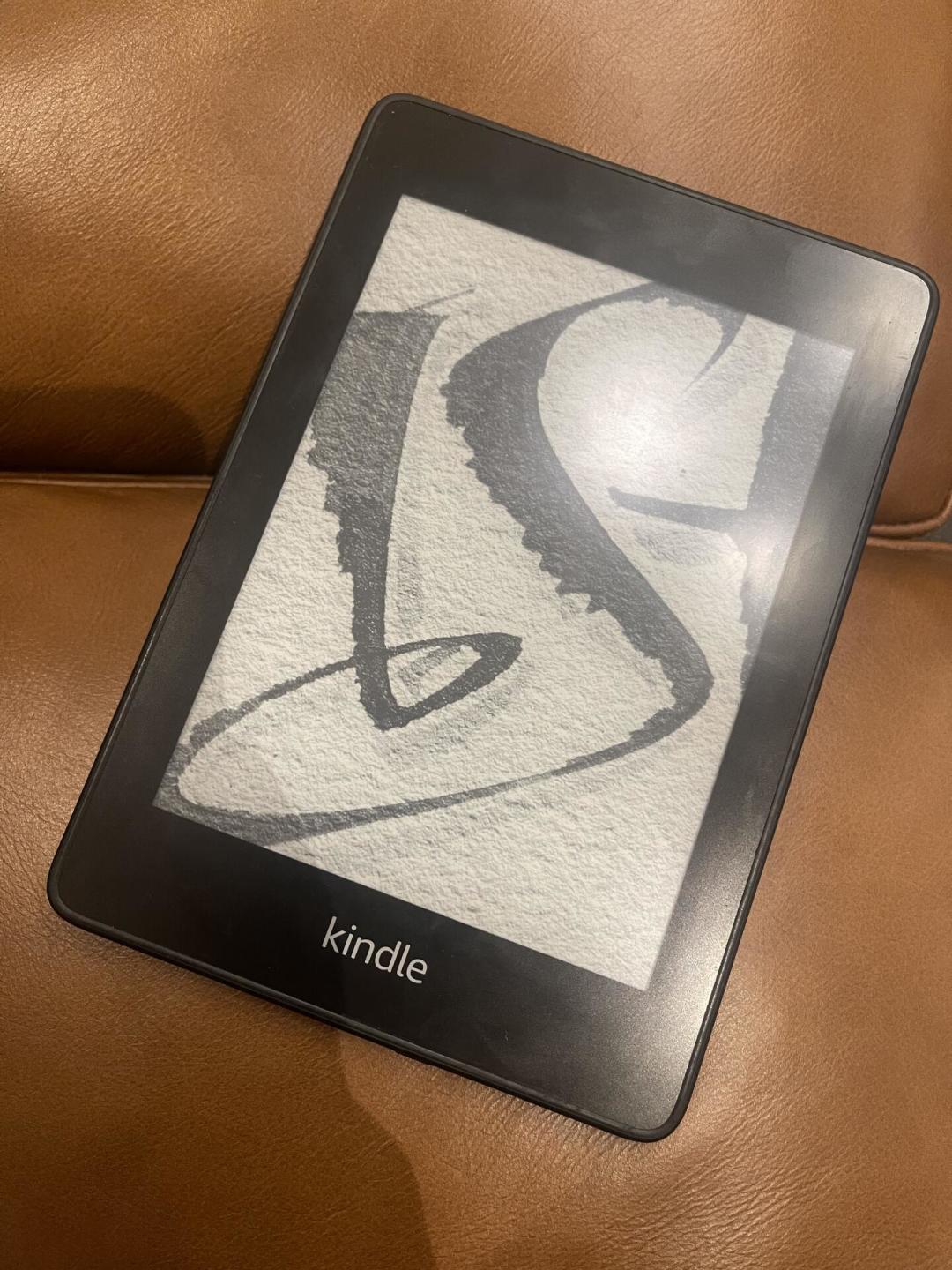 涨价潮带来一波 Kindle 新主人，卡住最多人的却是传书第一步：对遍全网教程和翻车帖，4 条路、3 个格式坑、1 个同步自救顺序