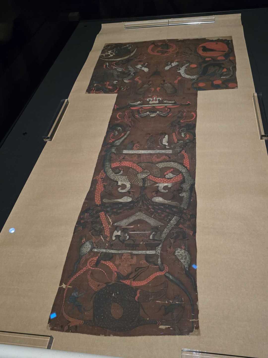 马王堆一号墓T形帛画离沪、三号墓帛画18日接棒:「千金之家」下半场怎么看、值不值、错过补什么