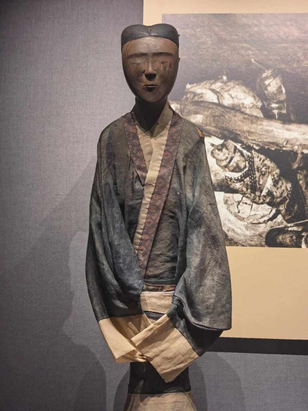 马王堆一号墓T形帛画离沪、三号墓帛画18日接棒:「千金之家」下半场怎么看、值不值、错过补什么