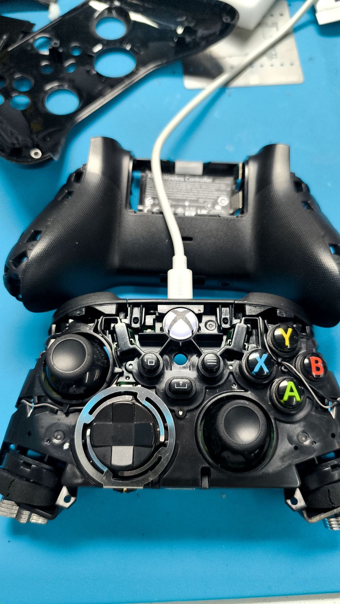 Xbox手柄漂移不是无药可救:碳膜、霍尔、TMR怎么选,修还是换,这篇说清楚