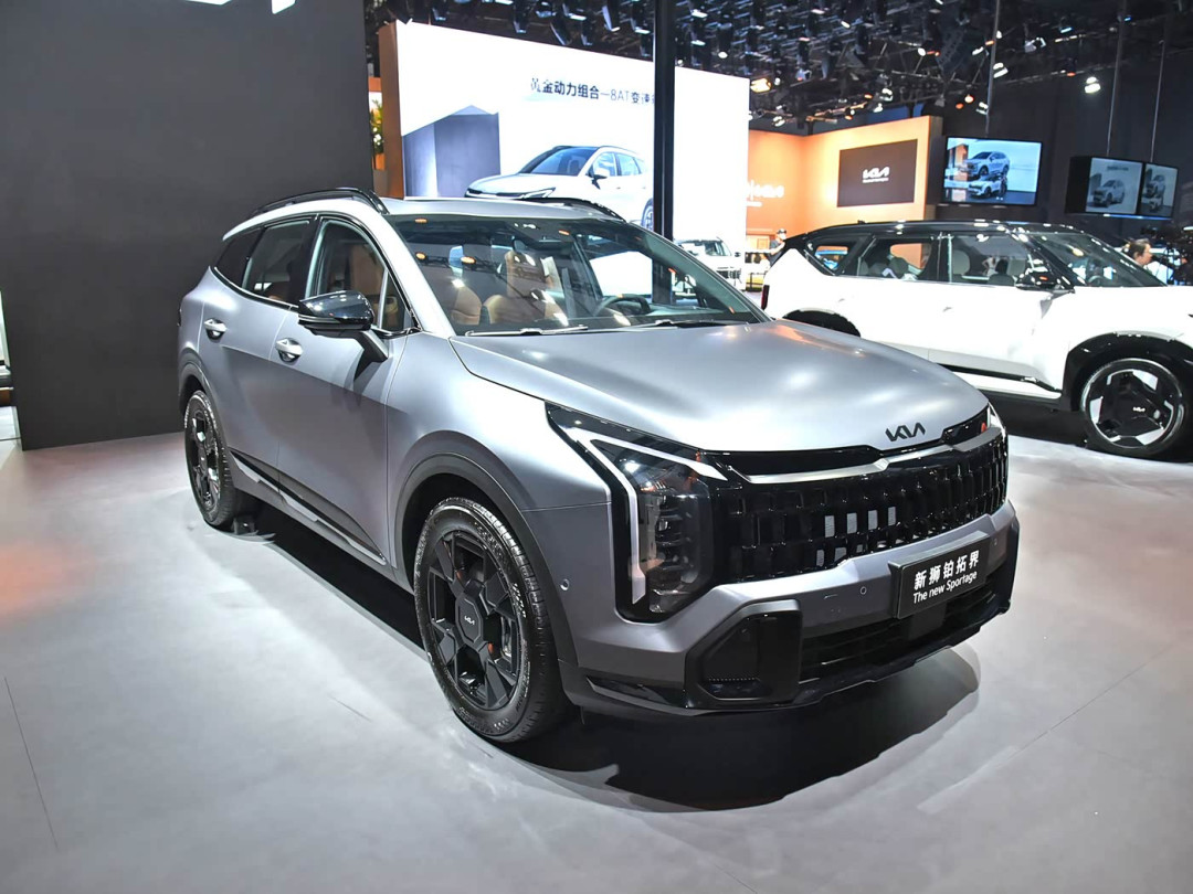 同款1.5T+8AT,全新赛图斯10.09万起、狮铂拓界一口价10.99万:起亚这场“内战”怎么选