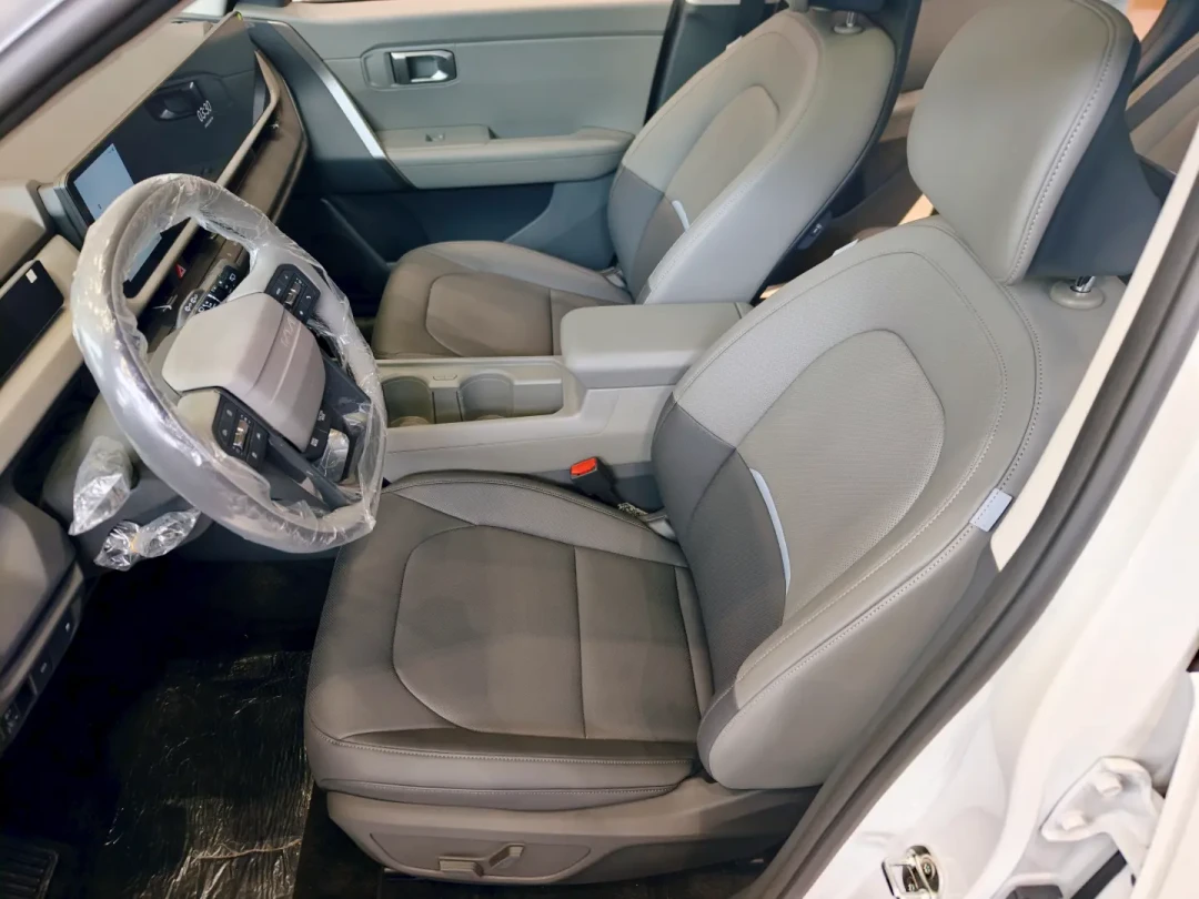 同款1.5T+8AT,全新赛图斯10.09万起、狮铂拓界一口价10.99万:起亚这场“内战”怎么选