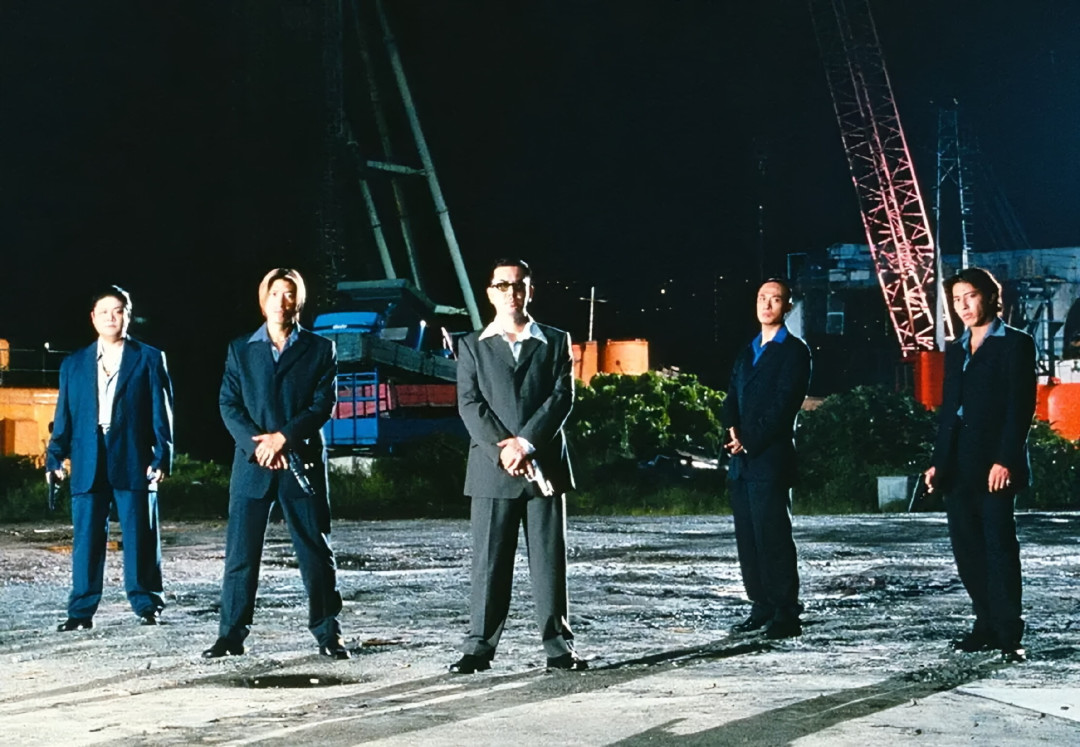 全网都在模仿“杜琪峰站位”,模仿的却是1999年的《枪火》:刷到梗之后想补课,这份顺序少走弯路