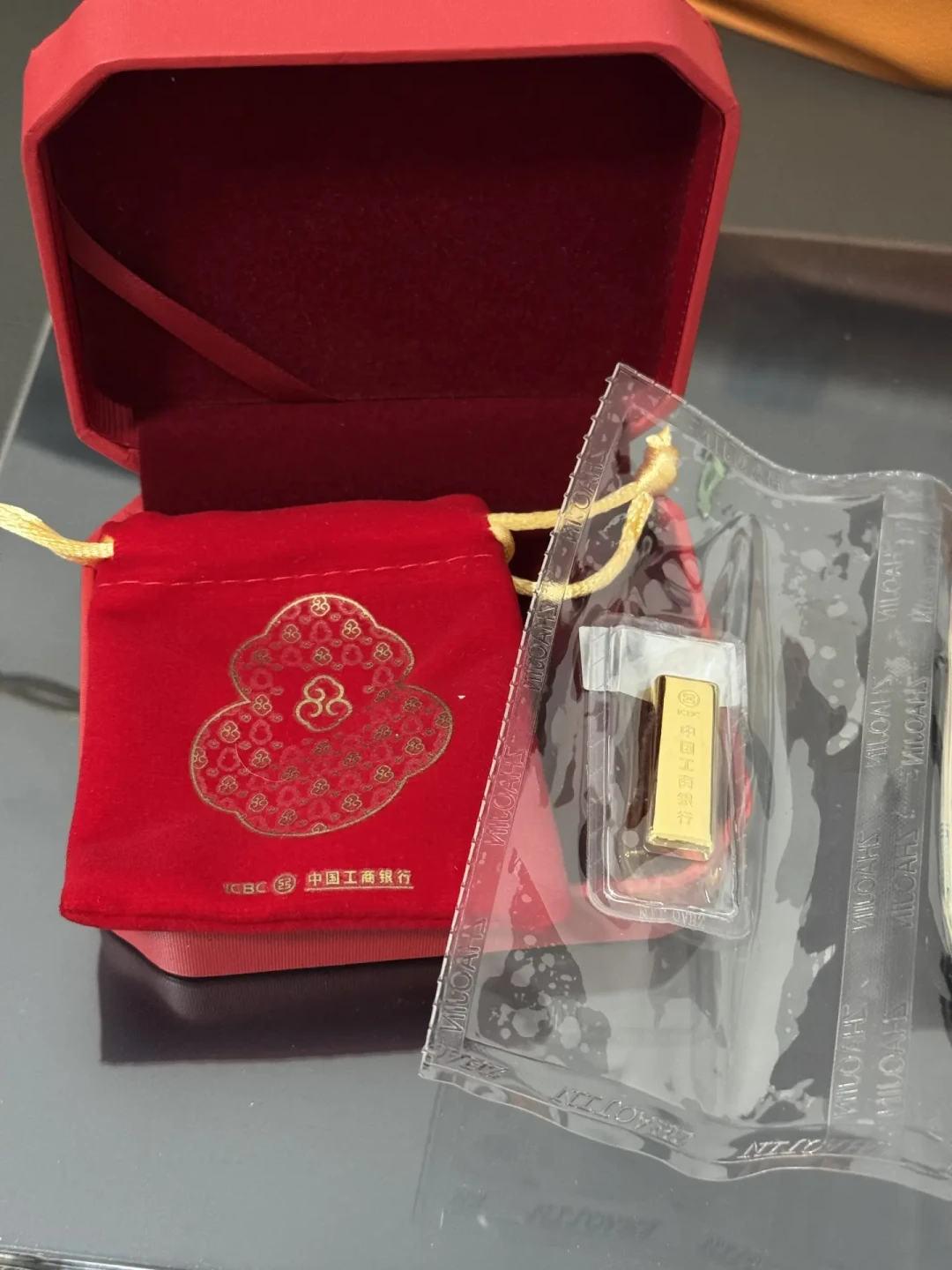 金价回到950元,工行积存金定投还免买入费:上车前把这三笔成本账算清楚