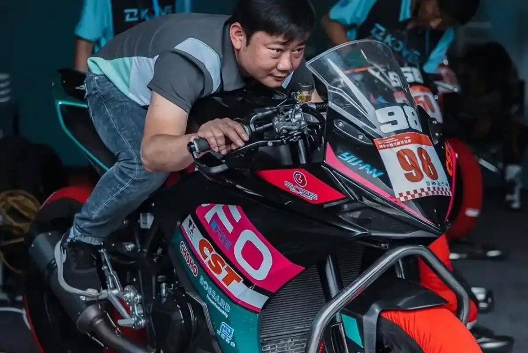 张雪820RR:WSBK拿了6冠,也召回了2次——下单前,先把这三本账算清楚