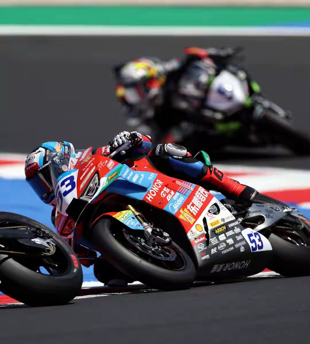 张雪820RR:WSBK拿了6冠,也召回了2次——下单前,先把这三本账算清楚