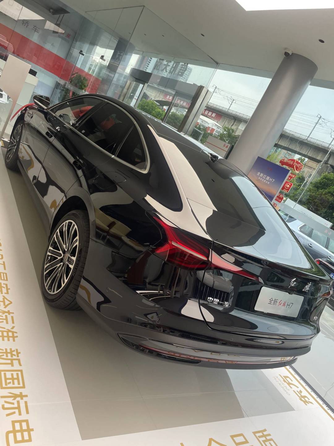 从47.98万的官车到18.18万起预售:全新红旗H7背后,一本权益账和一本保值账