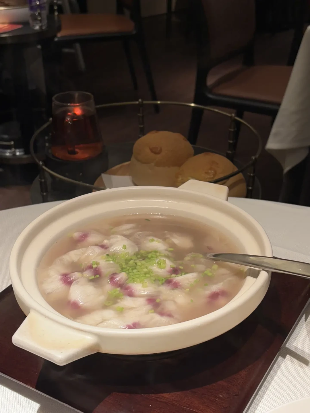 《一饭封神2》带火打卡潮,同款香茅脆皮叉烧却被吐槽“油像水一样”:去打卡前先看这份避坑指南