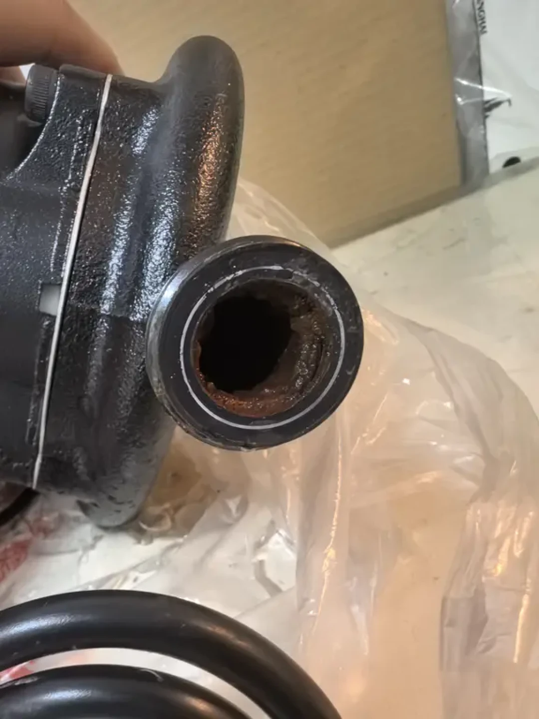 全屋净水装完出水慢得像滴漏?格兰富增压泵要不要装、装在哪、怎么选,这篇一次说清