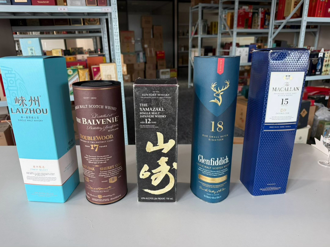 山崎12跌回千元档,到底好不好喝?两派评论我都替你翻完了