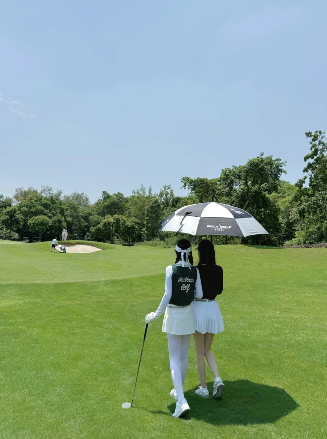 光靠防晒霜扛不住4小时暴晒:我核了十几条真实下场防晒记录,整理出三档物理防晒方案