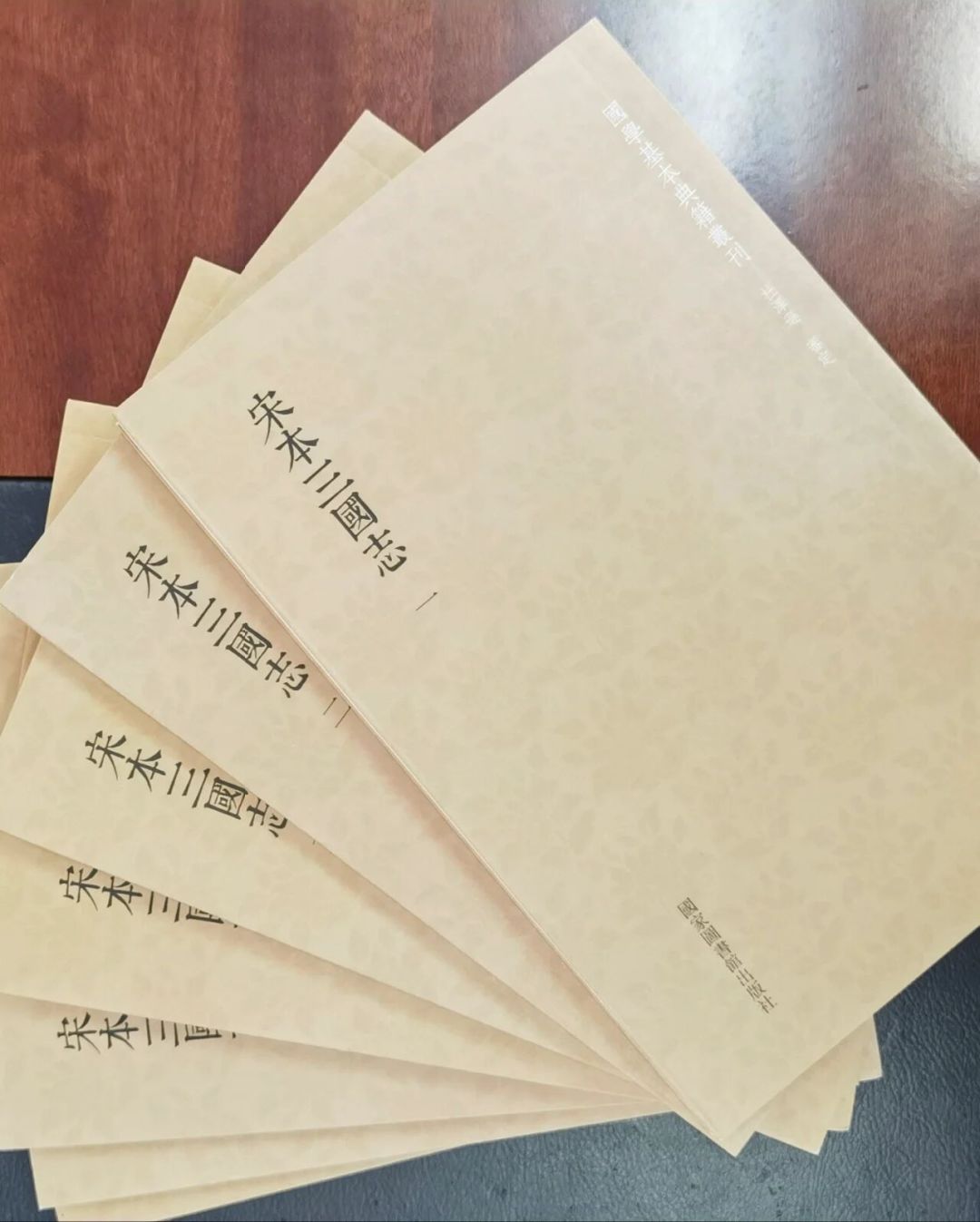 《三国志》修订本还没出，修订负责人先被评论区挑了刺：等书的人该怎么看这事