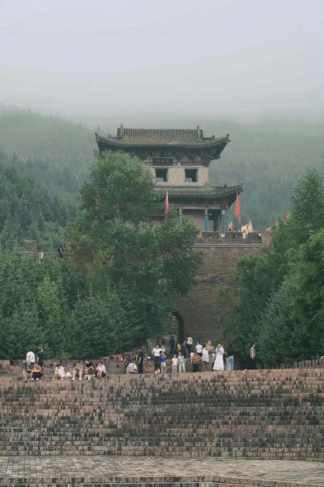 40度的济南，冻到发抖的雁门山山顶：暑期避暑游的“山顶温差”，被大多数人低估了