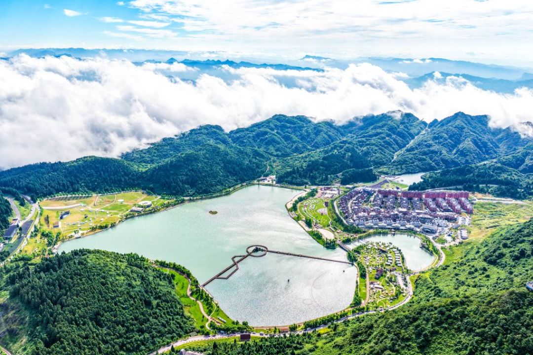 40度的济南，冻到发抖的雁门山山顶：暑期避暑游的“山顶温差”，被大多数人低估了