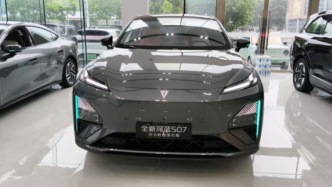 同一台深蓝S07,两代“华为智驾”:14万和15万的差距不只是钱