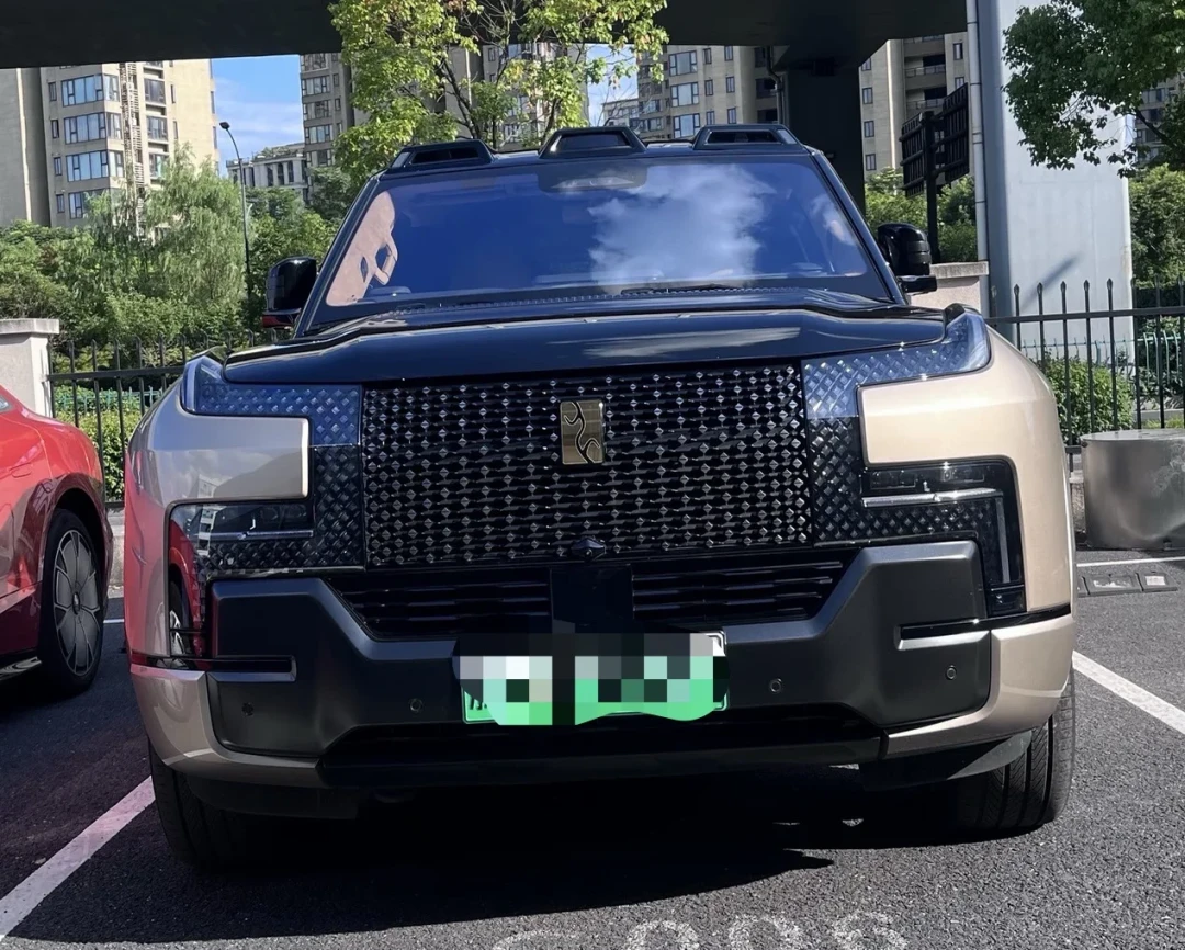 落地119万买,两年后挂50多万:仰望U8的残值过山车,是坑还是漏?