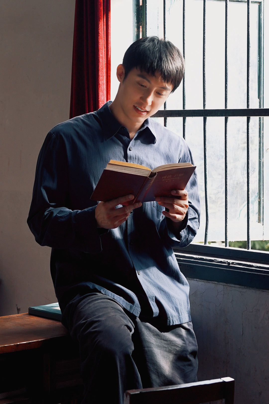黄景瑜的“文弱书生”梗刷屏,《重器》开播一周多口碑翻转,现在追值不值?
