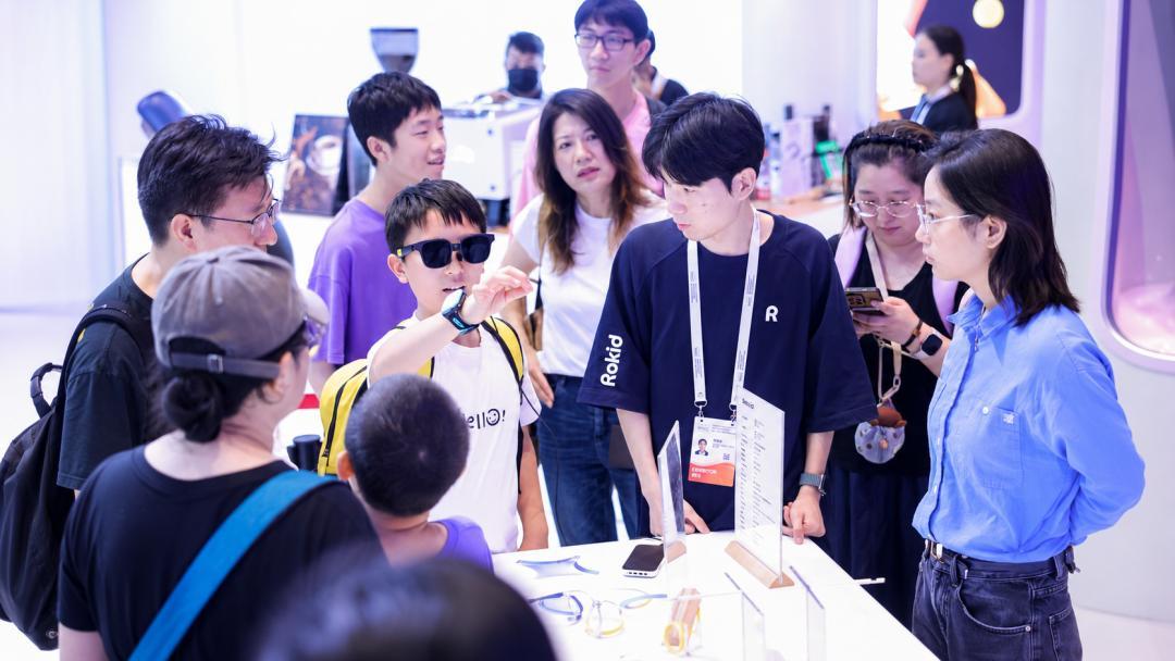 AI眼镜开始卷克数了:翻完全网热门机型的重量账本,才看懂