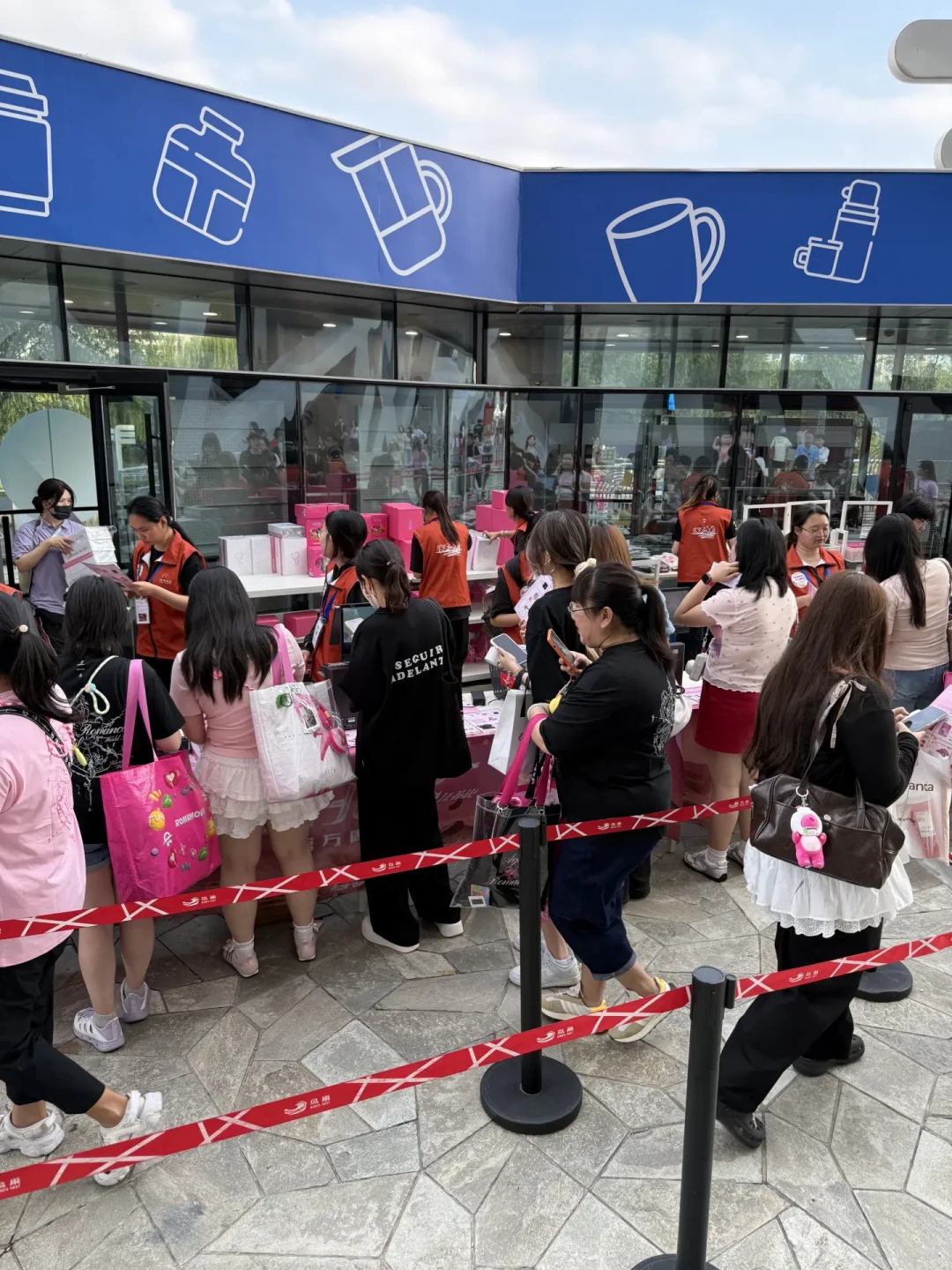 杨千嬅广州站热成“桑拿”,接下来又是40℃的重庆:8月去看露天演出,先把这份防暑清单看一遍