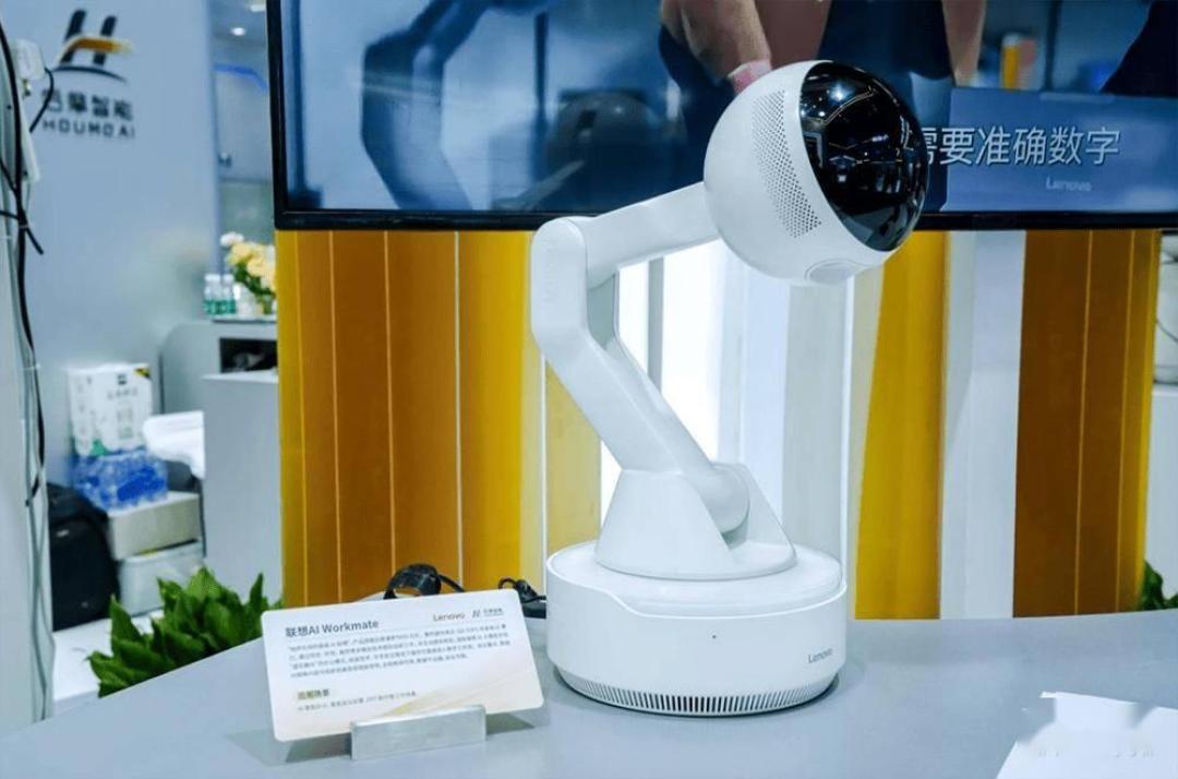 13988元迷你主机,一半的钱花在一块NPU卡上:AI Max 395涨价后,零刻这个新物种值得买吗?