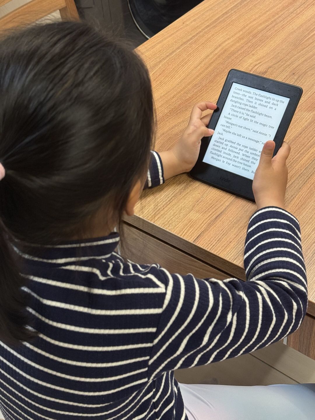 全网都在复活Kindle装微信读书,一群家长装上了牛津树:递给孩子之前,先看这份“能装什么、别装什么”清单