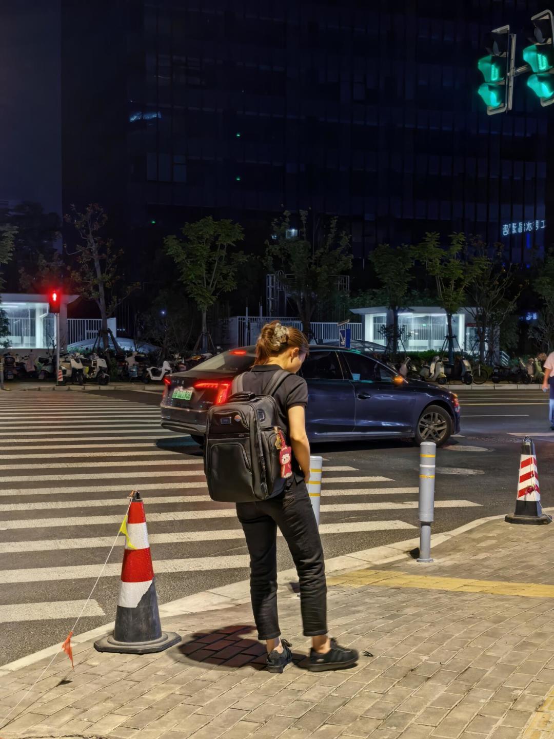 TUMI Alpha 4说