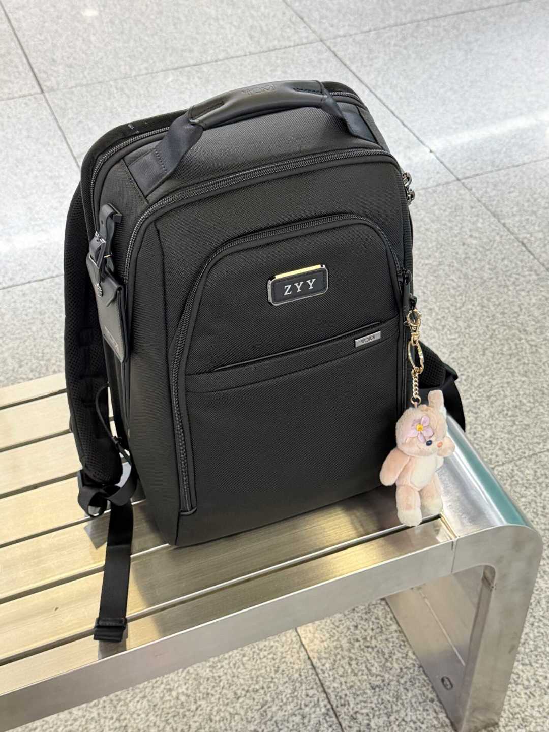 TUMI Alpha 4说