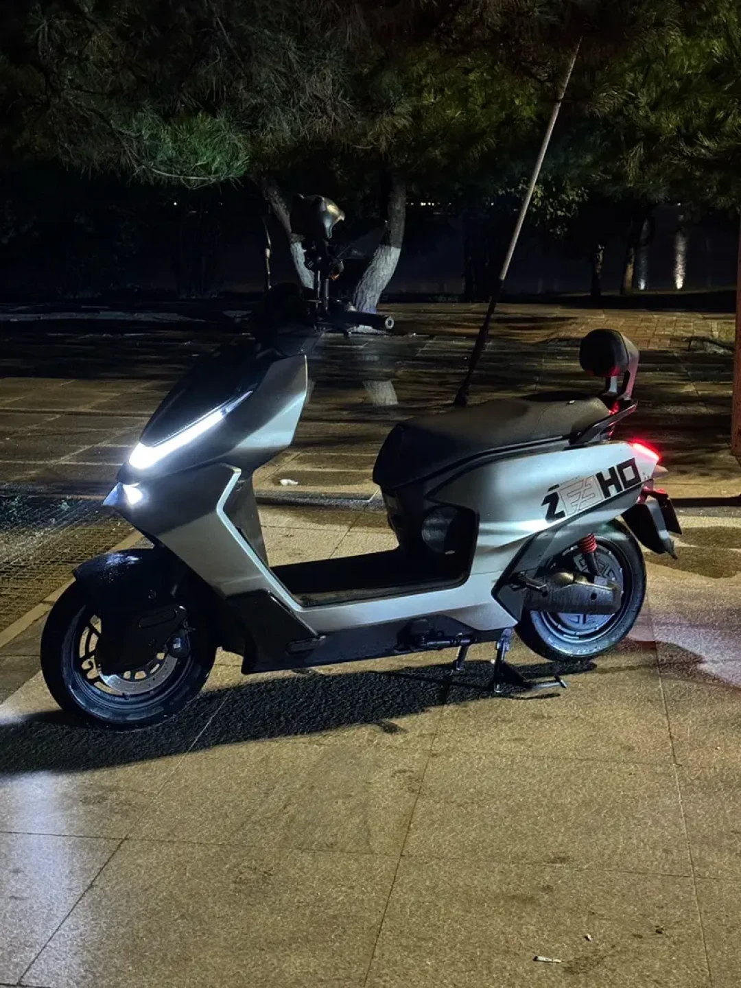 电动自行车涨价又变慢,厂商集体卖电摩:换之前,先算清牌照、驾照、保险三笔账