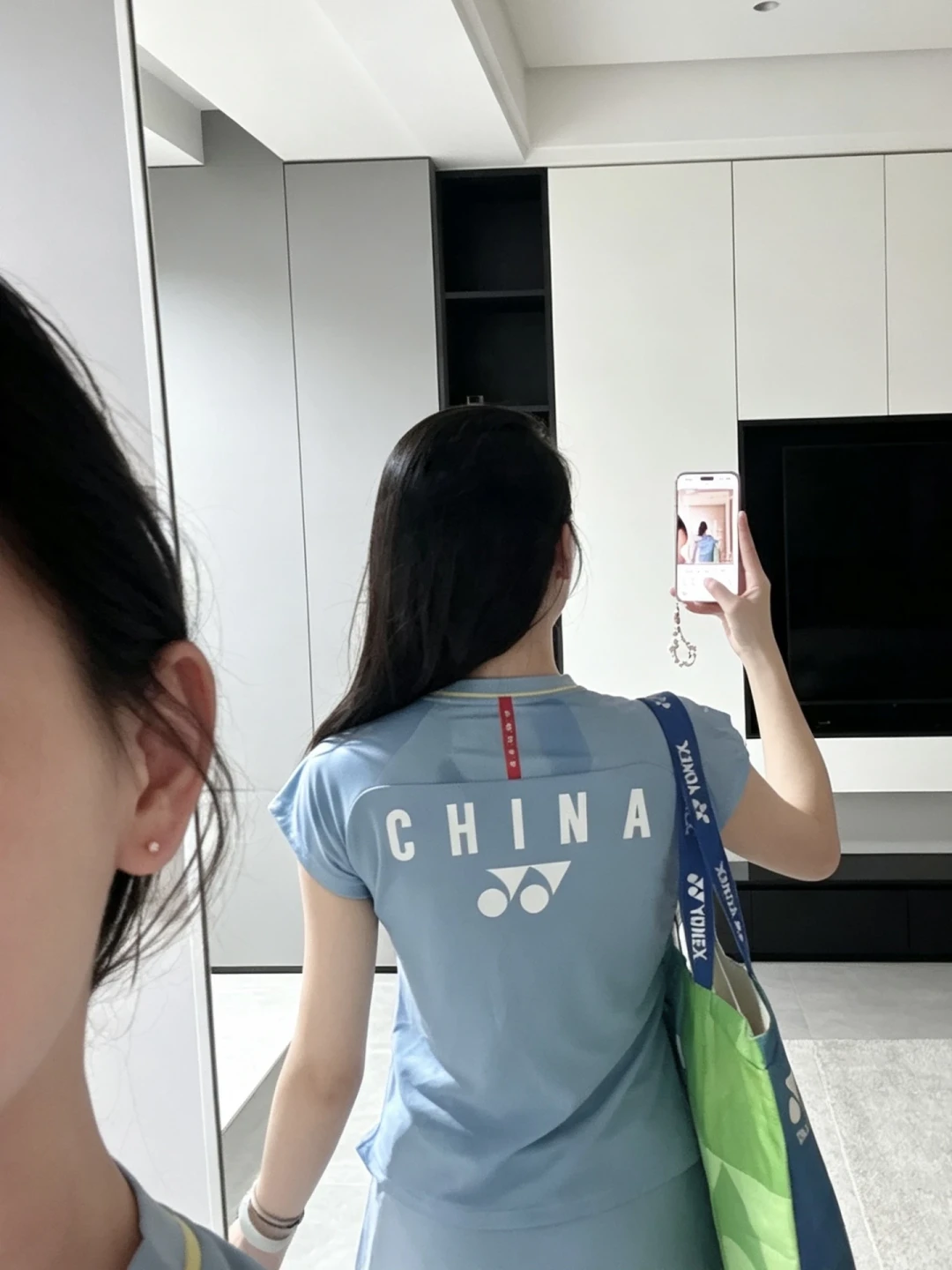 新德里世锦赛,国羽新大赛服被全网嘲成“番茄炒蛋”:还想买的人,先把版本、面料和好价线搞清楚再花钱