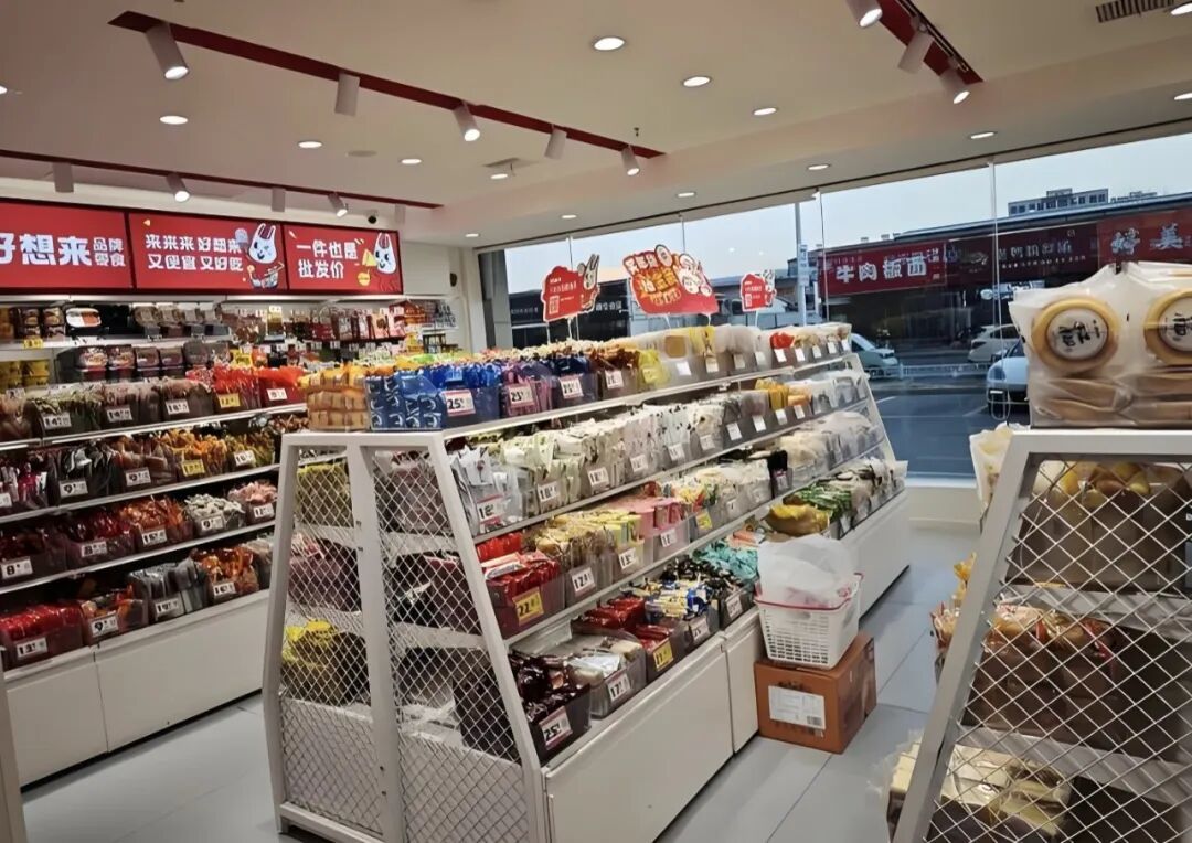 价签便宜2毛,折算成克反而贵6.7%:新学期囤零食前,先看包装上这3个地方