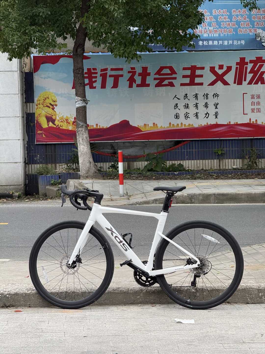 捷安特的清仓价撞上喜德盛的价位：同样的钱，买打折的捷安特还是新的喜德盛？我把全网价格表和吵架都看完了