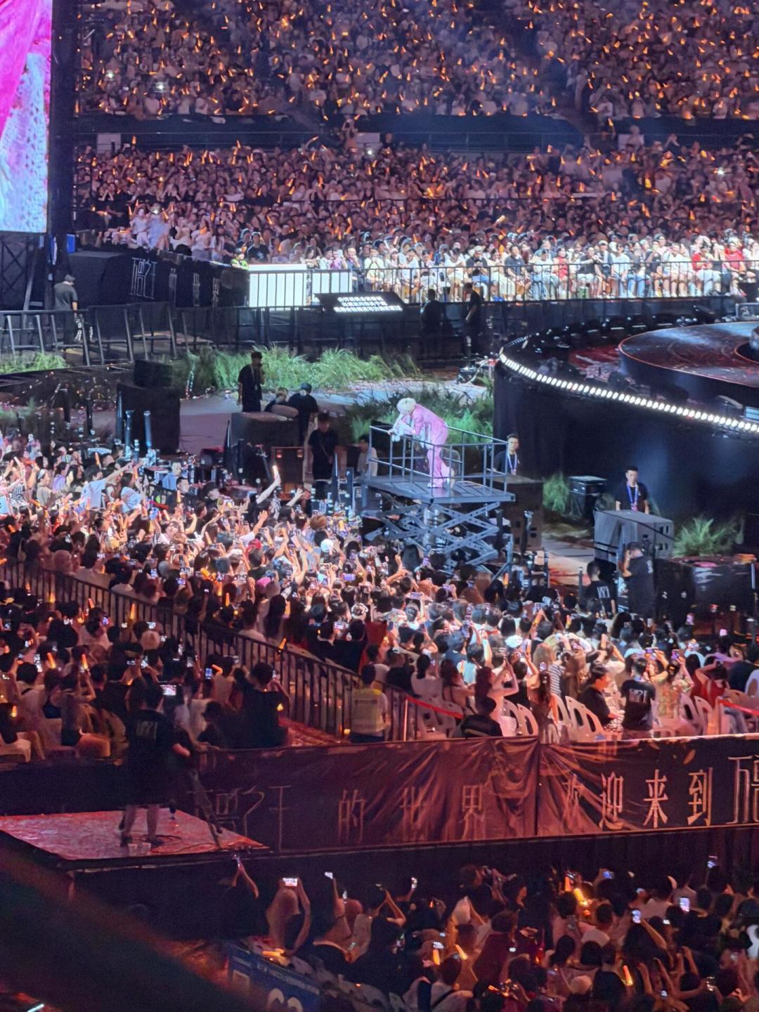 69.7万对100万:薛之谦和张杰的鸟巢数据战,吵的其实是口径