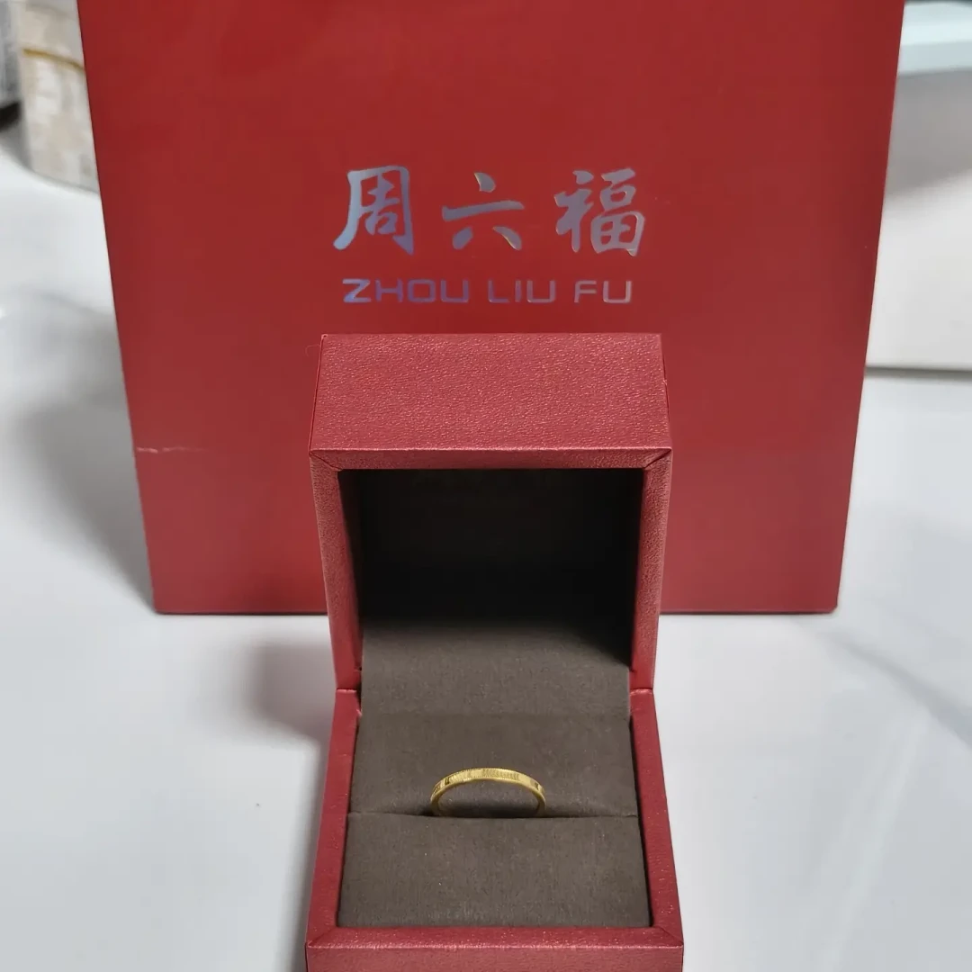金价破4400美元创新高,年轻人改买小克重黄金:但有些