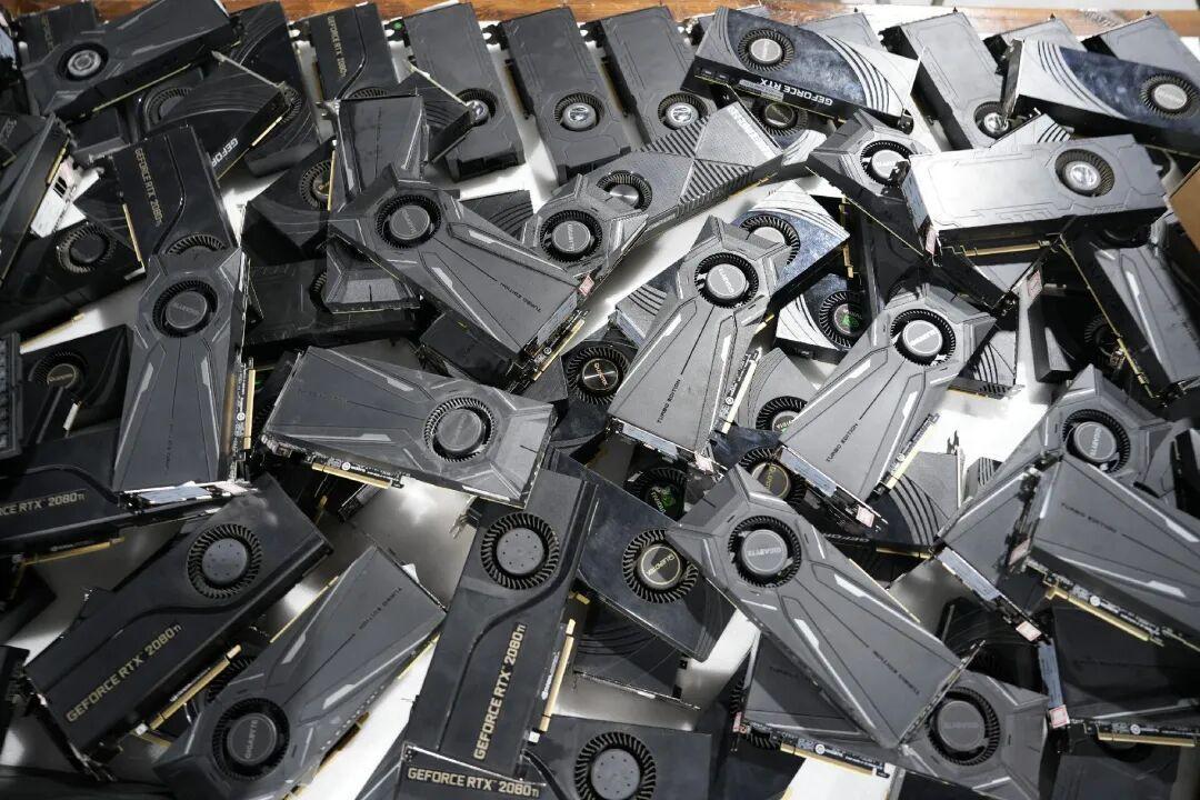 显卡溢价27%,3A玩家被挤向“邪修”:V100降到几百元,Mi50跑通地平线6,魔改驱动这条路上车前先看四个坑