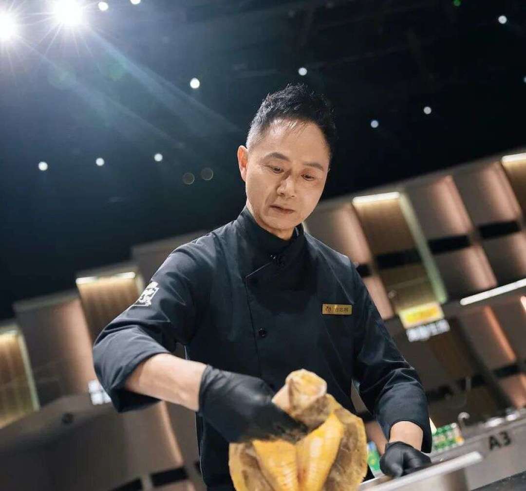 《食神·百厨大战》播到第8期:白切鸡淘汰吵出261万浏览,这档厨综值得入坑吗