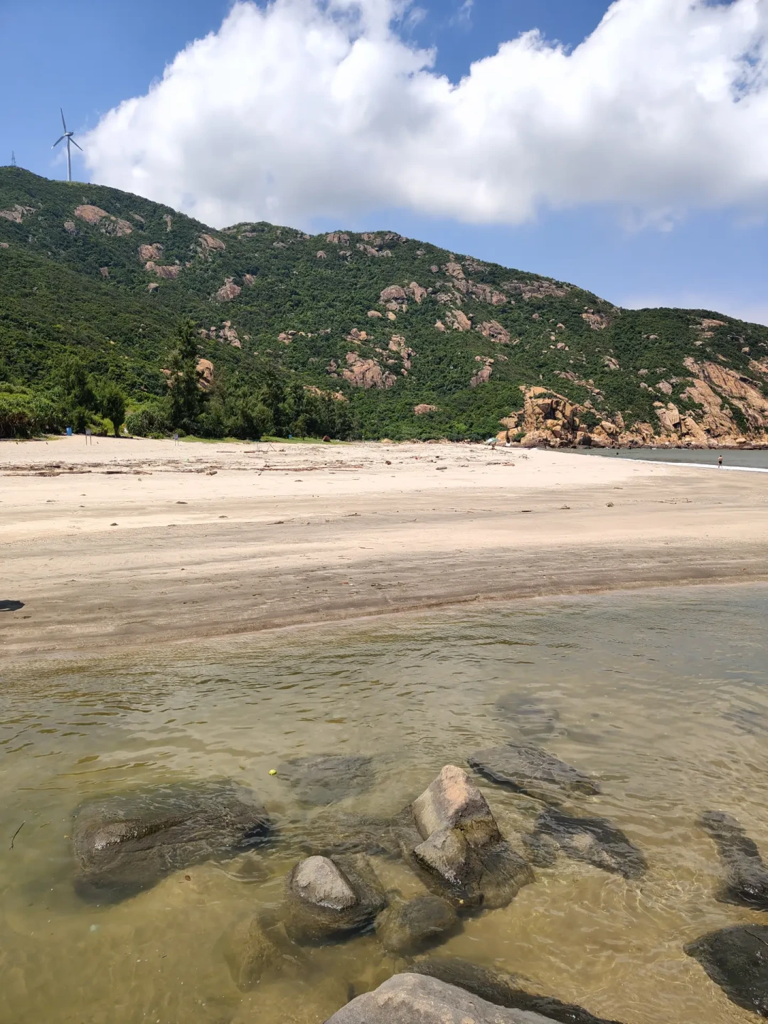 一天接诊19名户外中暑者,热射病死亡率超50%:8月徒步,比40℃更危险的是33℃