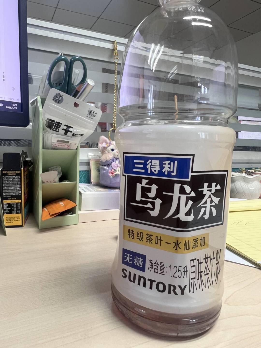 喝了三得利乌龙茶睡不着?我翻出全网23条吐槽,算清了这瓶“纯茶”的咖啡因账