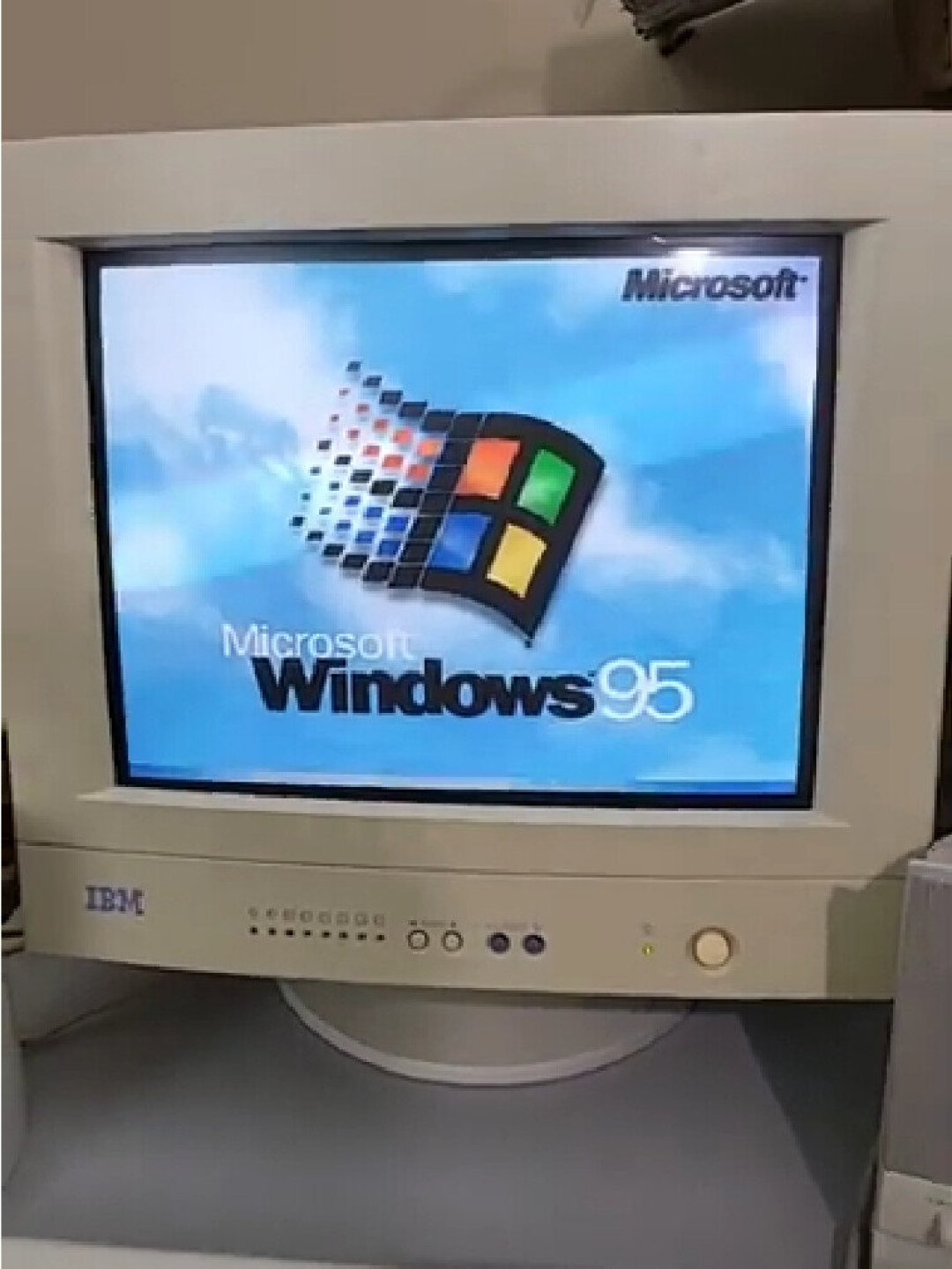 微软没忘掉“开机声”:31年后,为什么还是 Windows 95 那 6 秒最被惦记