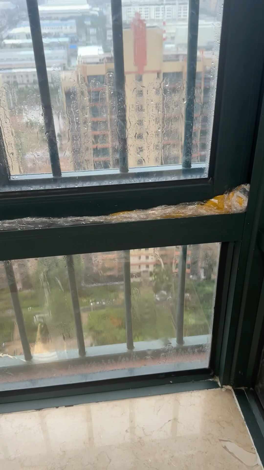 同一个阳台,3家店量出3个面积:我核对了十几份封窗报价,差的不是单价,是单价里包了什么