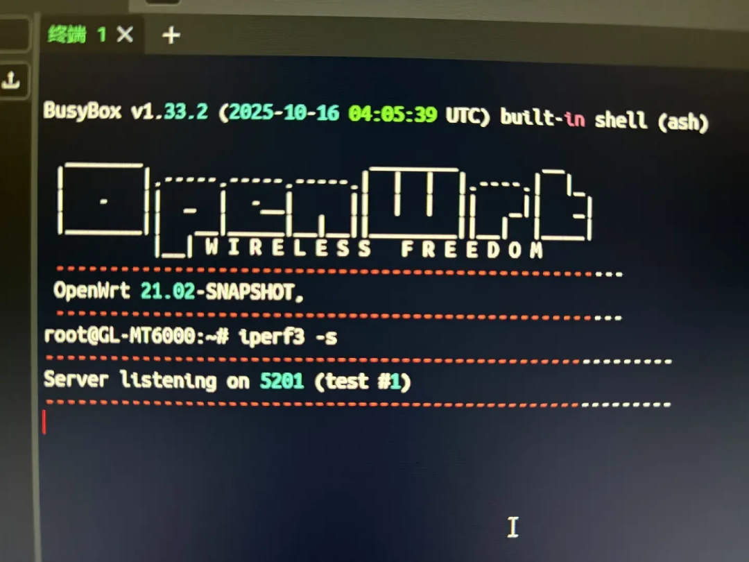 OpenWrt 25 铺开,GL.iNet 先别急着跟:MT3000 成了大满贯,MT3600BE 还在等 beta,看完进度再动手