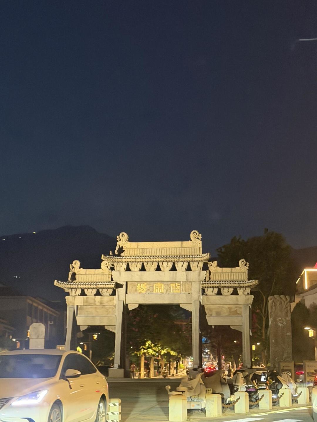 山脚35℃,山顶冻到跺脚:翻了20多篇上万收藏的夜爬帖,夜爬看日出,钱真该花在这几样上