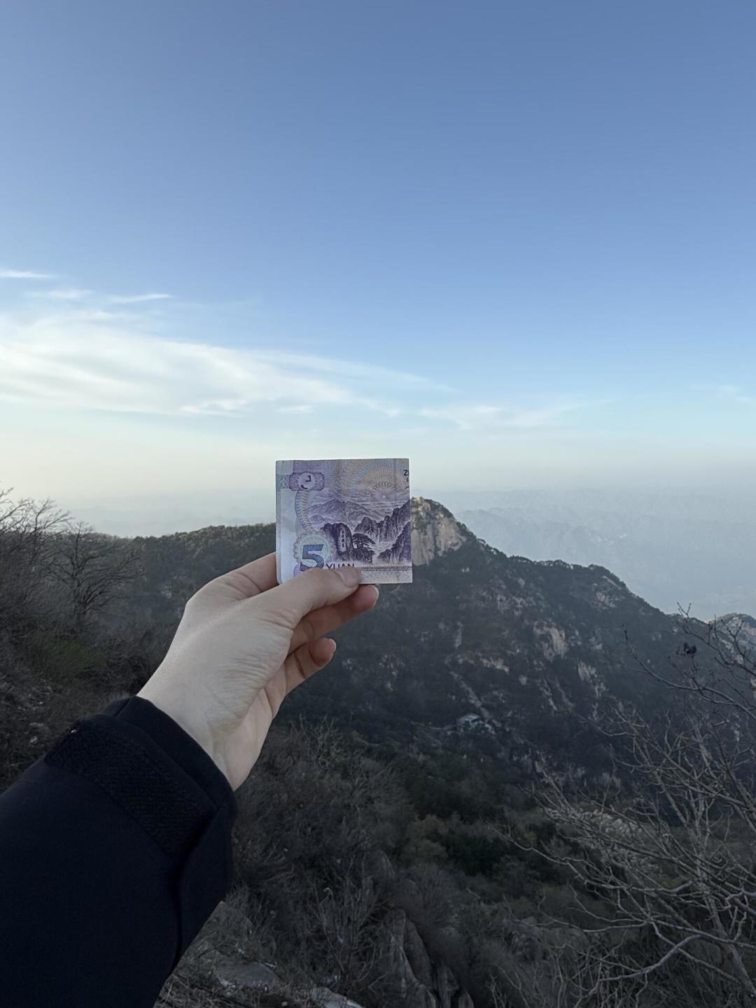 山脚35℃,山顶冻到跺脚:翻了20多篇上万收藏的夜爬帖,夜爬看日出,钱真该花在这几样上